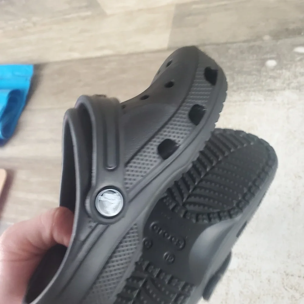 CROCS worn 2x